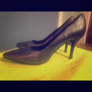 Woman’s shoes size 8.5